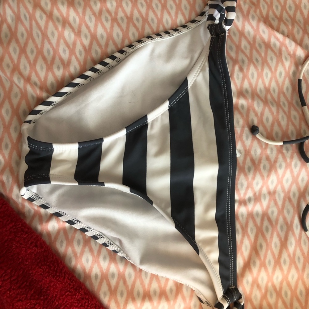 Perfect condition bikini! - Picture 3 of 11